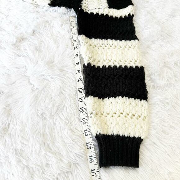Forever 21 Cropped Black and White Knitted Sweater Size Small - Picture 5 of 7